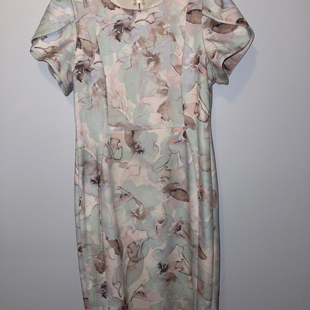 flutter-sleeve Floral dress midi